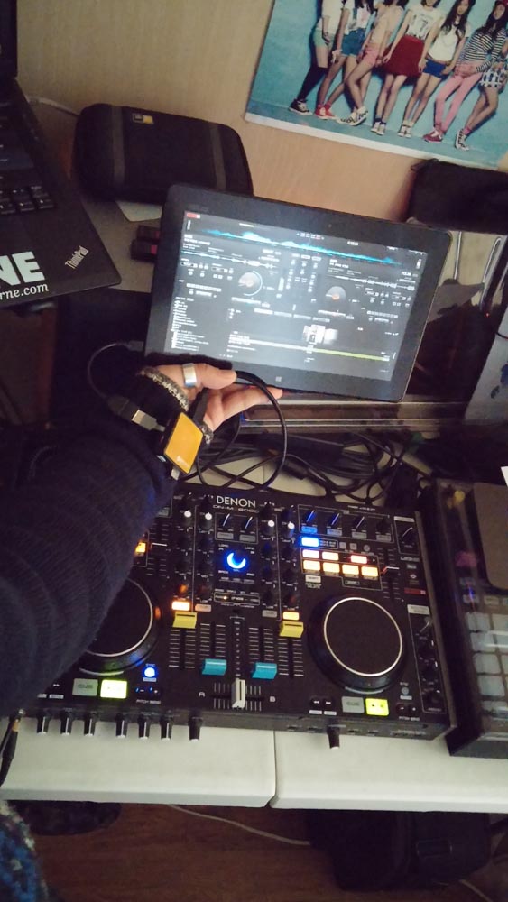 VirtualDJ Pro on ASUS VivoTab Smart ME400C with Denon DJ DN-MC6000